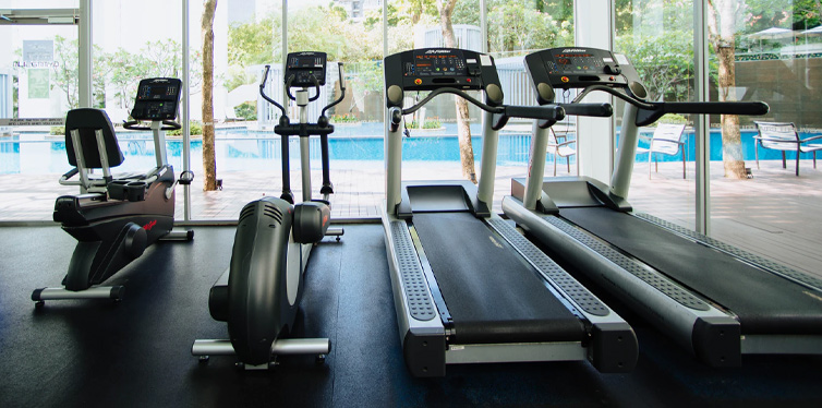 treadmills in gym